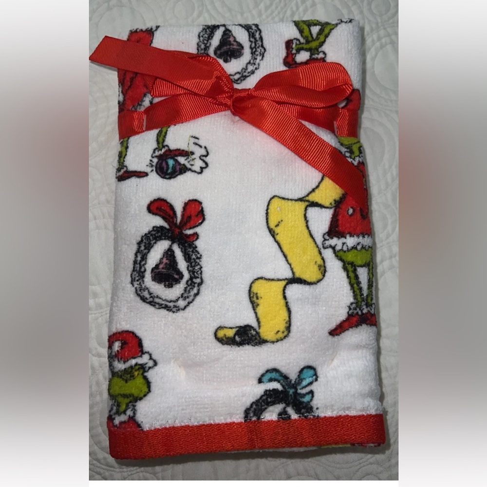 The grinch 2 pack Christmas bath hand towels new